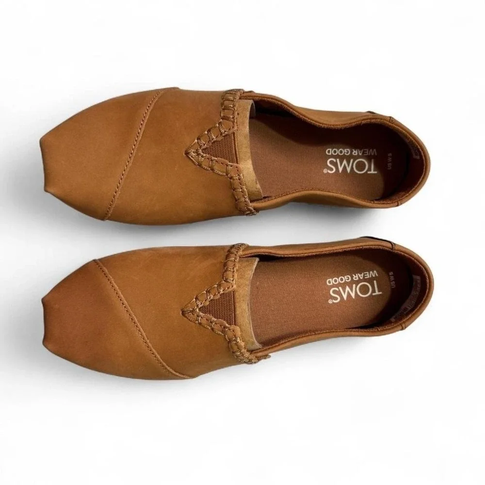 TOMS Tan Leather Slip On Flats Kids Sz 5 Comfort Shoes Capsule‎ Boho Minimalist